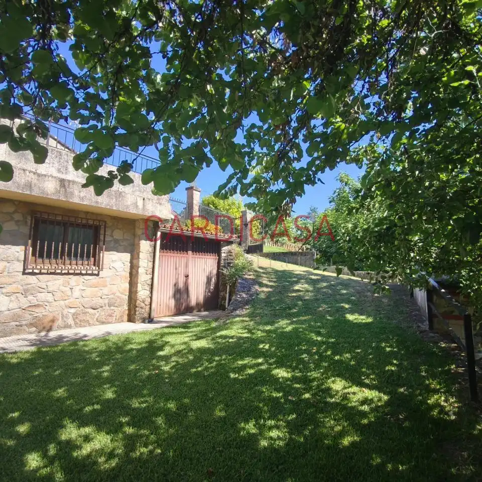 Vista exterior de Casa o xalet en venda en Mondariz amb Calefacció, Jardí privat i Terrassa
