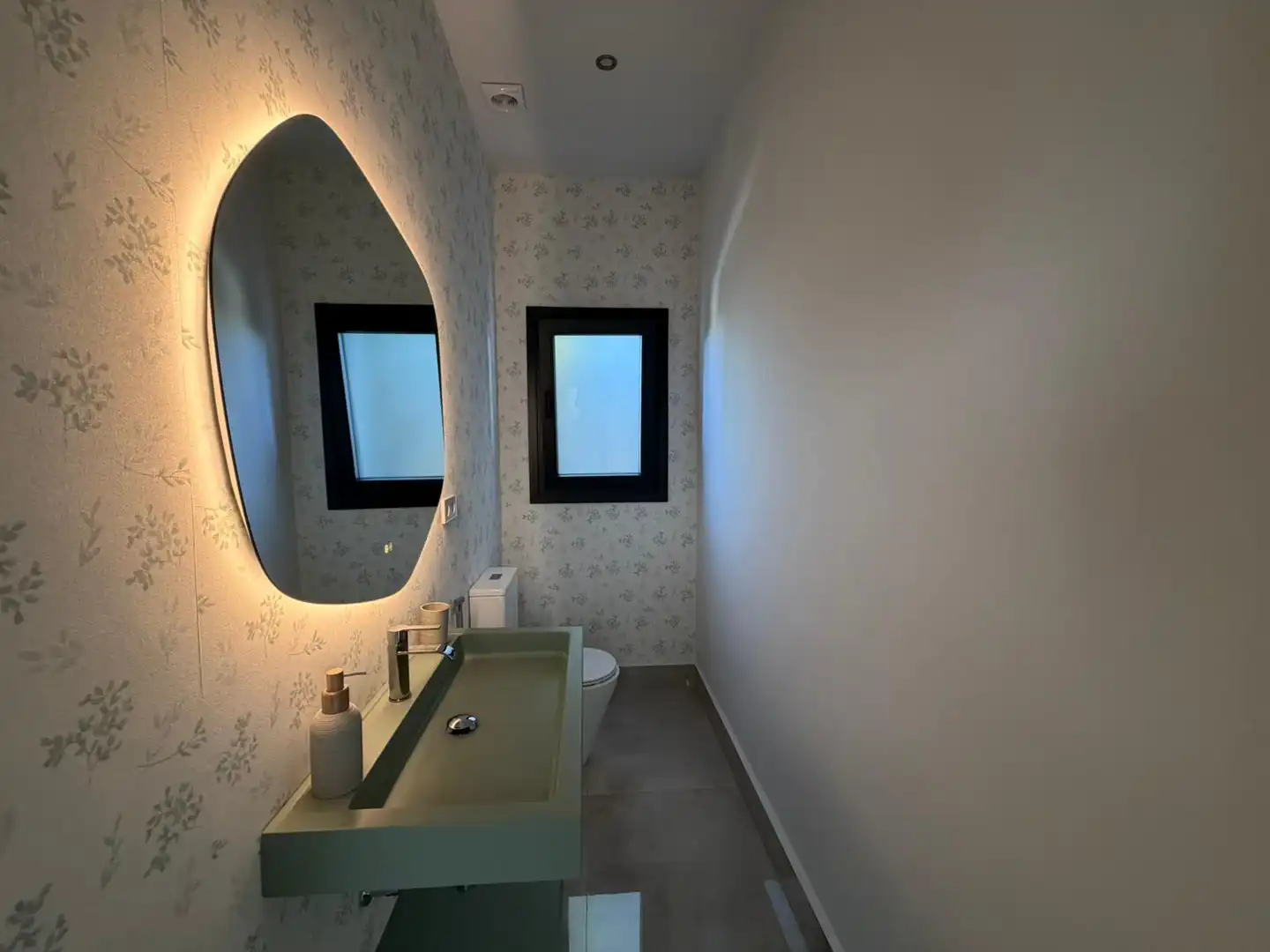 Badezimmer von Haus oder Chalet zur Miete in Sotogrande mit Klimaanlage, Privatgarten und Terrasse
