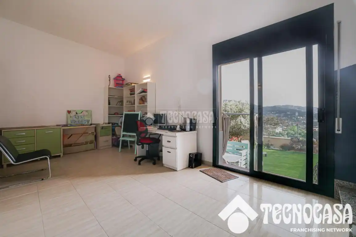 Casa adosada en venta en Sant Vicenç Dels Horts con Aire acondicionado y Calefacción