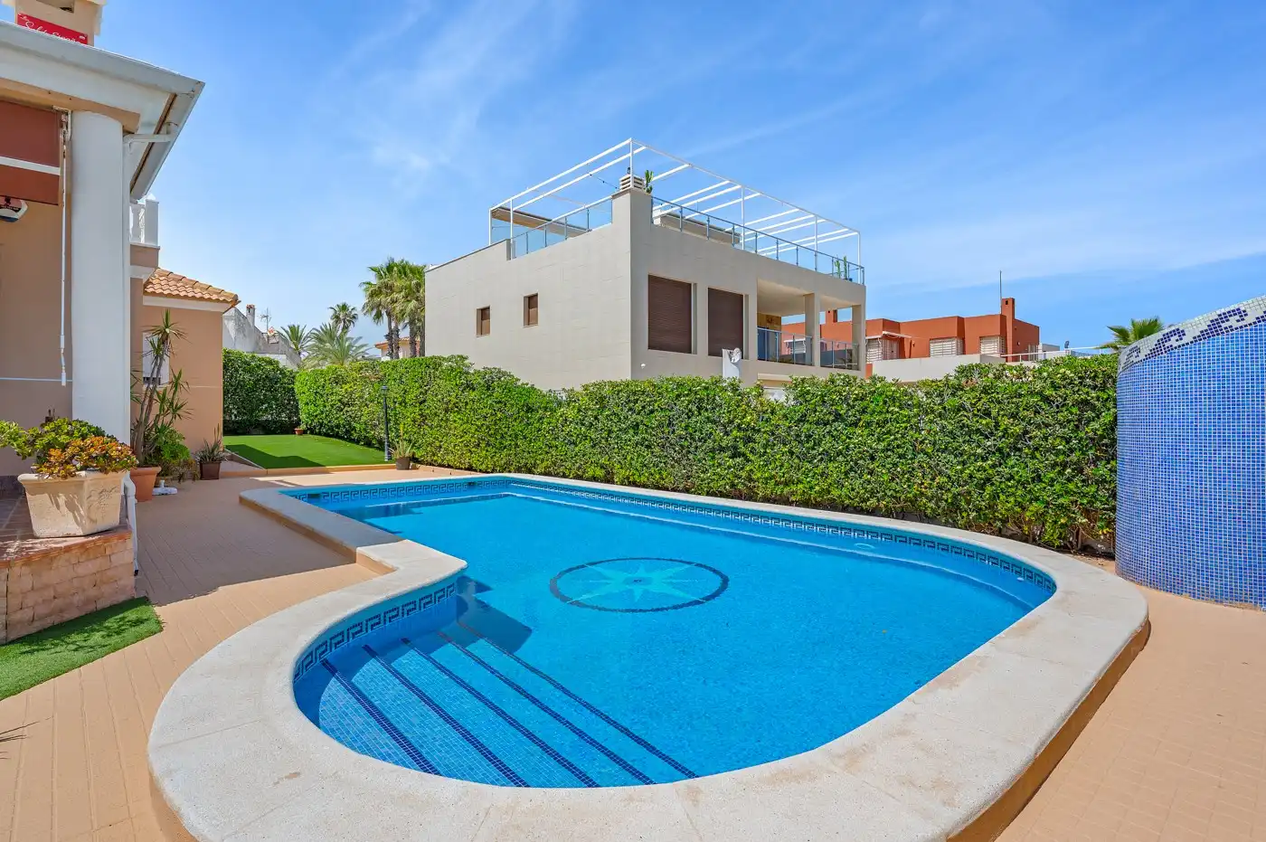 Swimming pool of Houses for sale in Torrevieja  with Air Conditioner, Terrace and Storage room