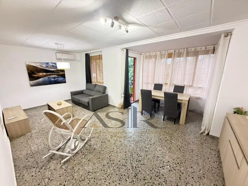 Sala d'estar de Pis en venda en Casc Urbà