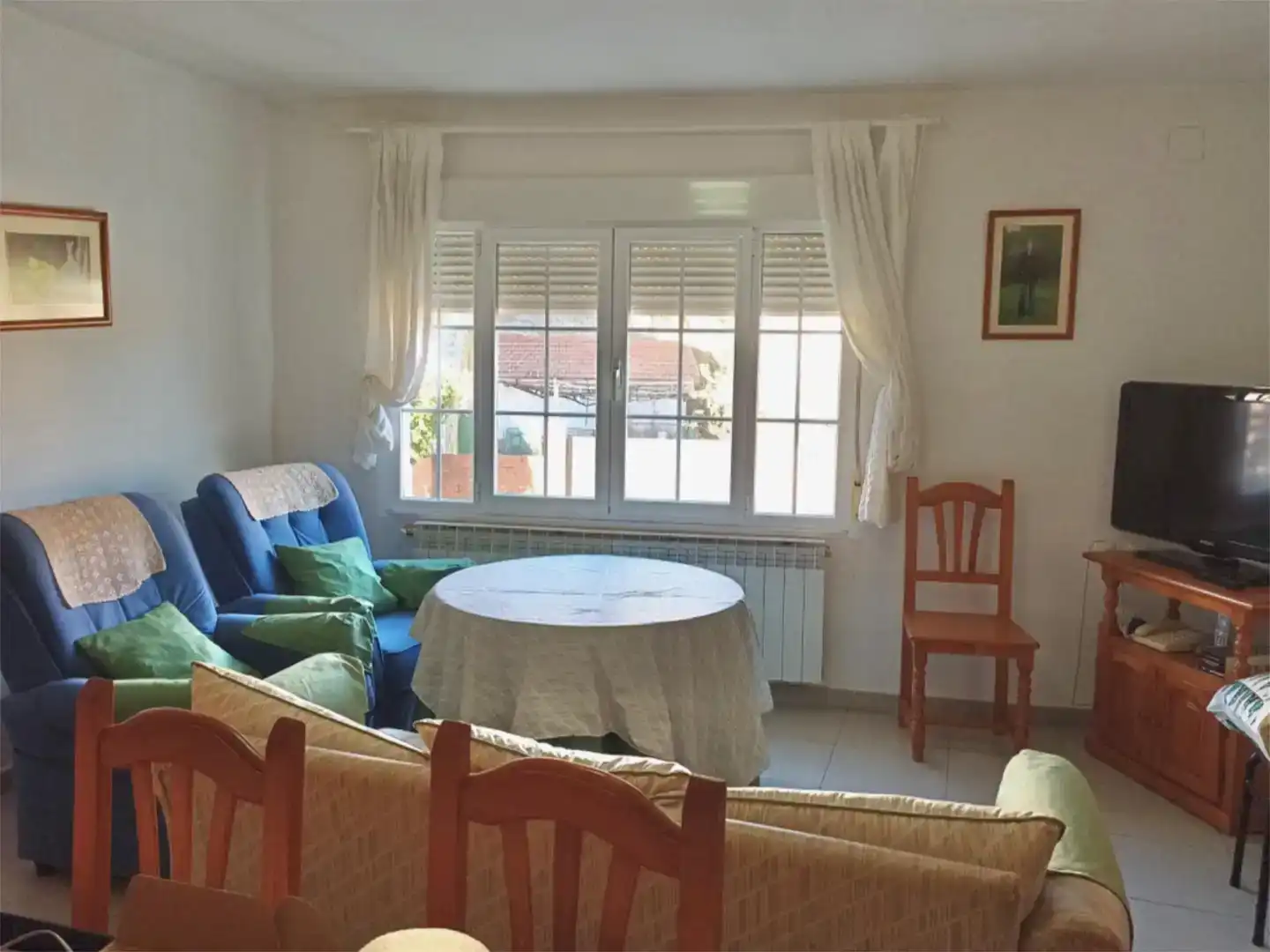 Sala d'estar de Casa o xalet en venda en Cadalso amb Jardí privat, Piscina i Moblat