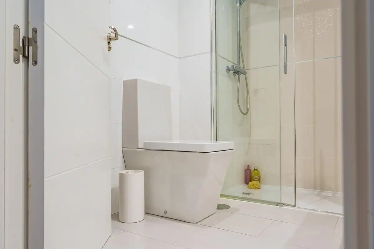 Baño de Piso en venta en Pozuelo de Alarcón con Aire acondicionado, Calefacción y Jardín privado
