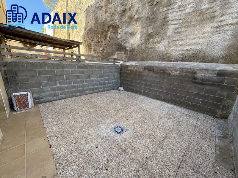 Terrasse von Einfamilien-Reihenhaus zum Verkauf in Roda de Berà mit Klimaanlage, Terrasse und Abstellraum