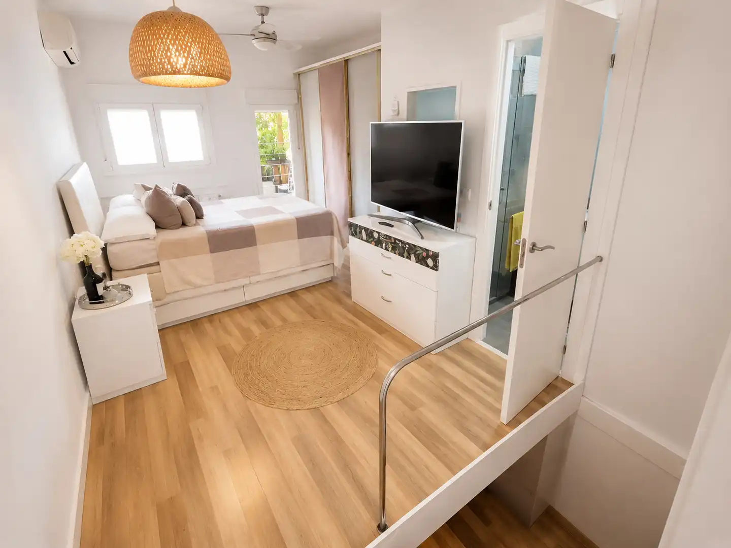 Habitación de Dúplex en venta en Madrid con Aire acondicionado, Calefacción y Jardín privado