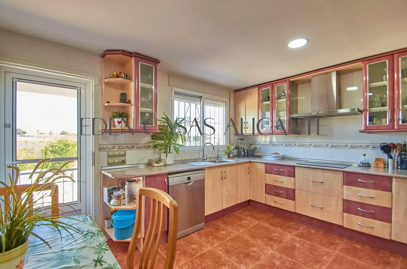 Cuina de Casa o xalet en venda en Alicante / Alacant amb Aire condicionat, Jardí privat i Terrassa