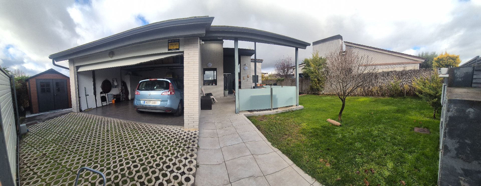 Vista exterior de Casa o xalet en venda en Aldeamayor de San Martín amb Aire condicionat, Calefacció i Jardí privat