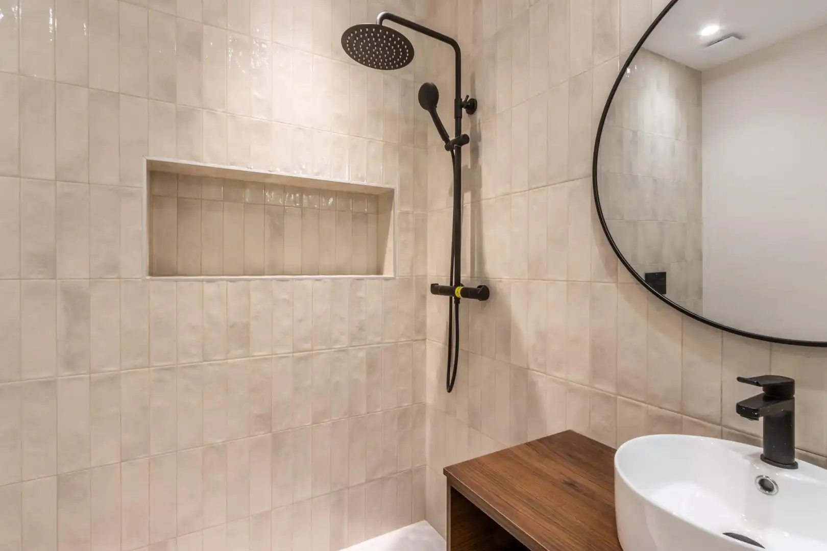 Bathroom of Houses for sale in Sabadell  with Terrace, Storage room and Alarm