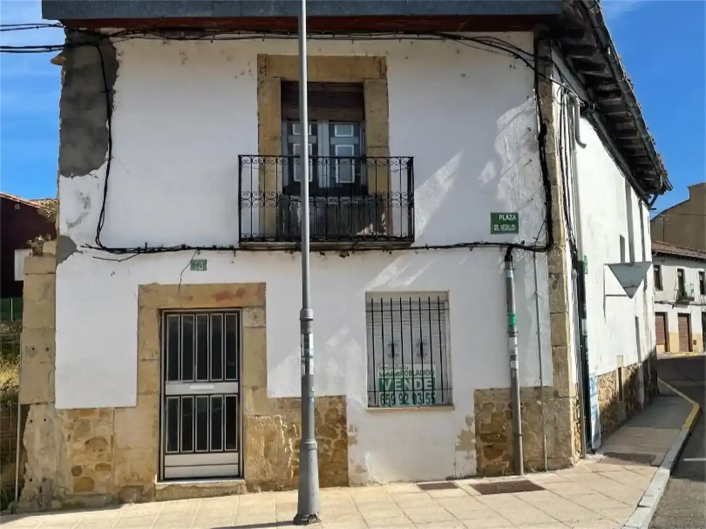 Vista exterior de Casa adosada en venda en Boñar