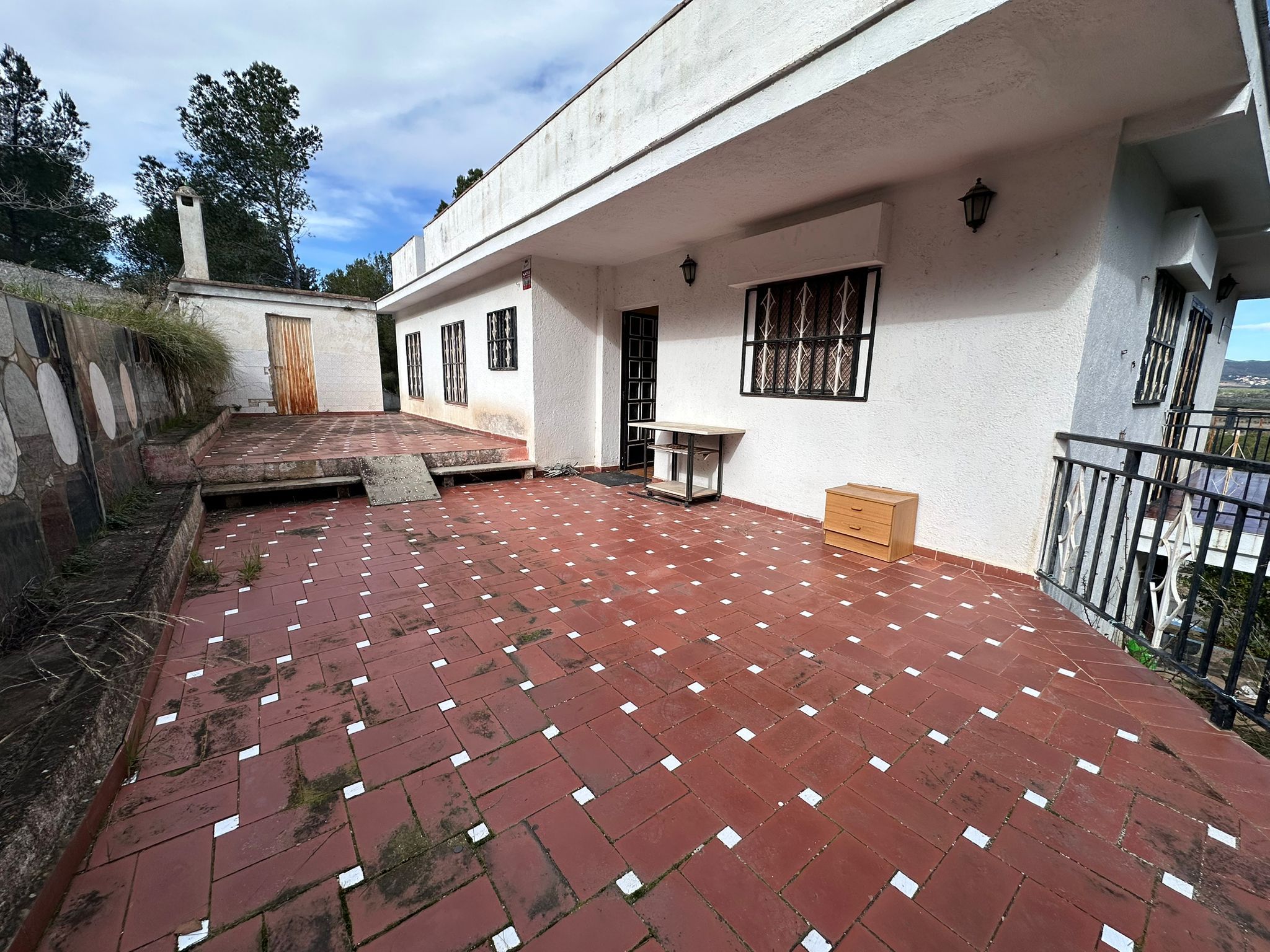 Exterior view of House or chalet for sale in La Bisbal del Penedès  with Terrace, Storage room and Swimming Pool
