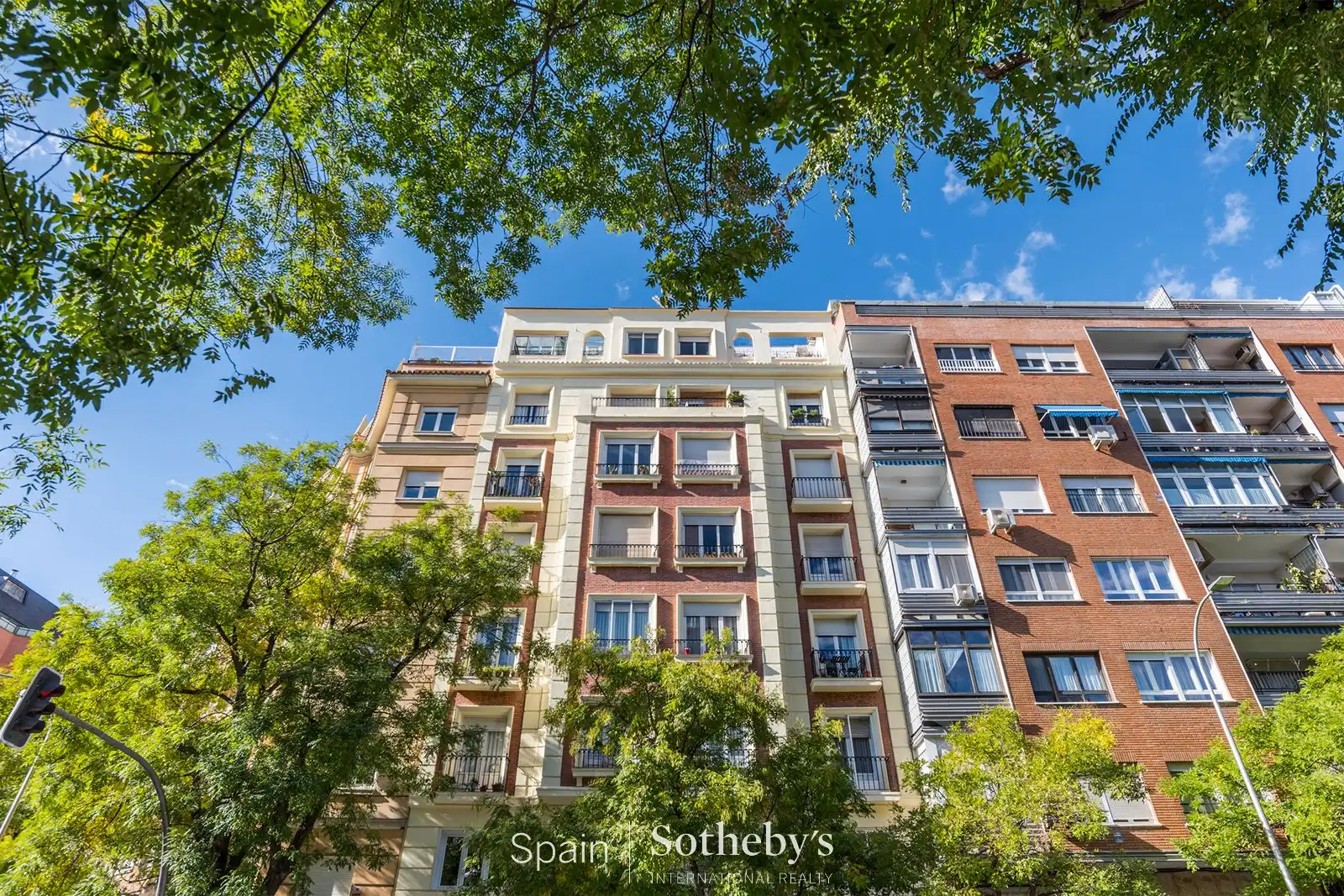 Vista exterior de Apartament en venda en Madrid amb Aire condicionat i Calefacció