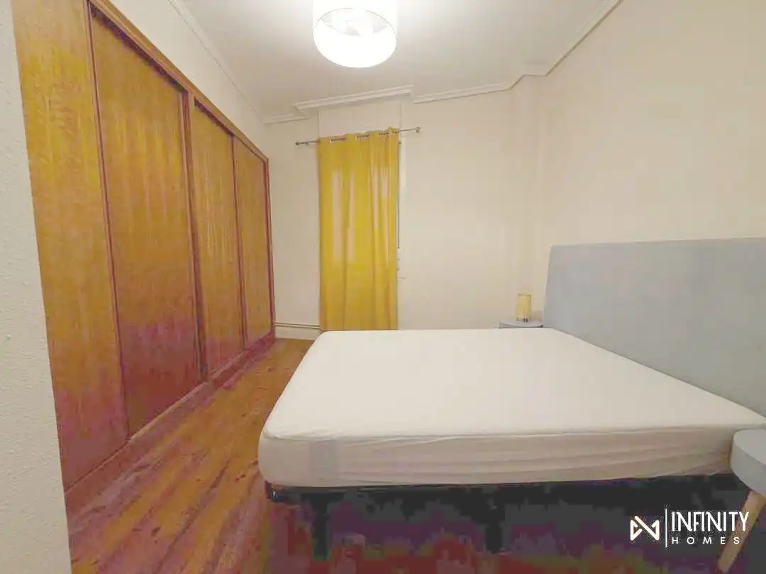 Bedroom of Flat for rent in Bilbao   with Heating and Balcony