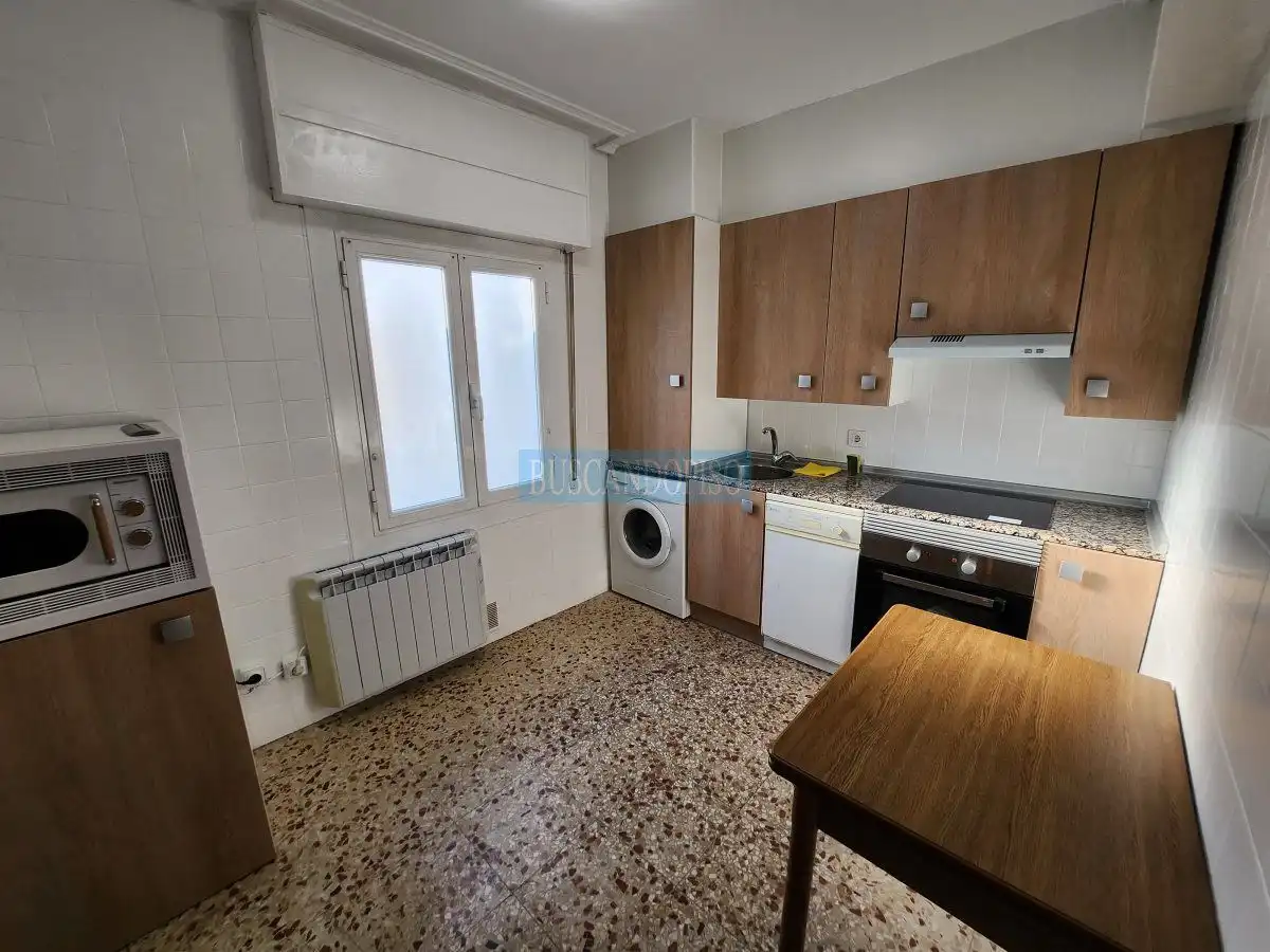 Cuina de Pis de lloguer en  Logroño amb Calefacció, Terrassa i Moblat