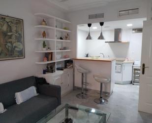 Cuina de Apartament de lloguer en  Sevilla Capital amb Aire condicionat i Balcó