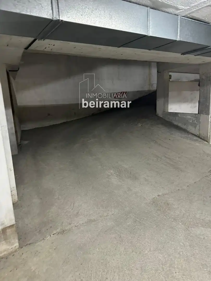 Parkplatz von Garage zur Miete in Ribeira