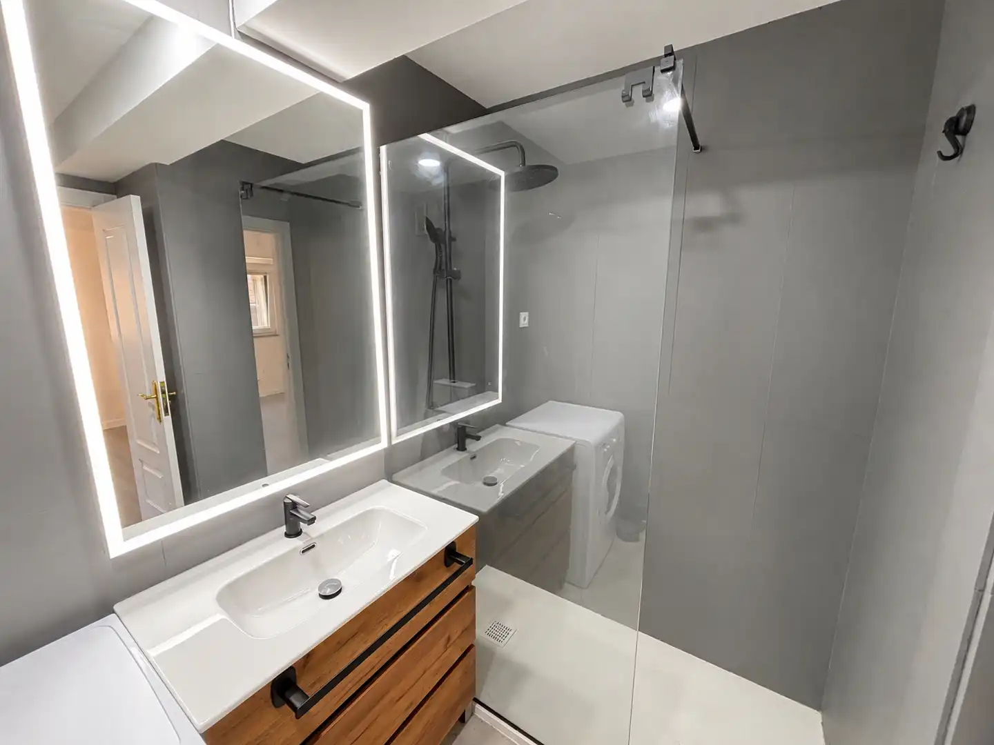 Baño de Estudio de alquiler en Madrid con Aire acondicionado, Calefacción y Horno