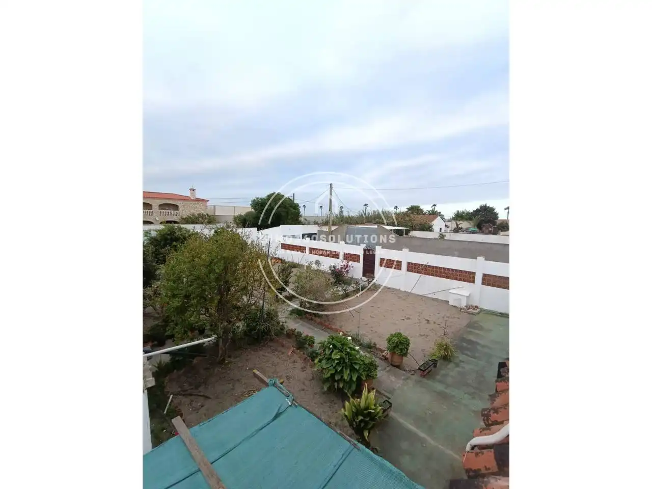 Vista exterior de Casa o xalet en venda en La Línea de la Concepción amb Aire condicionat, Jardí privat i Terrassa