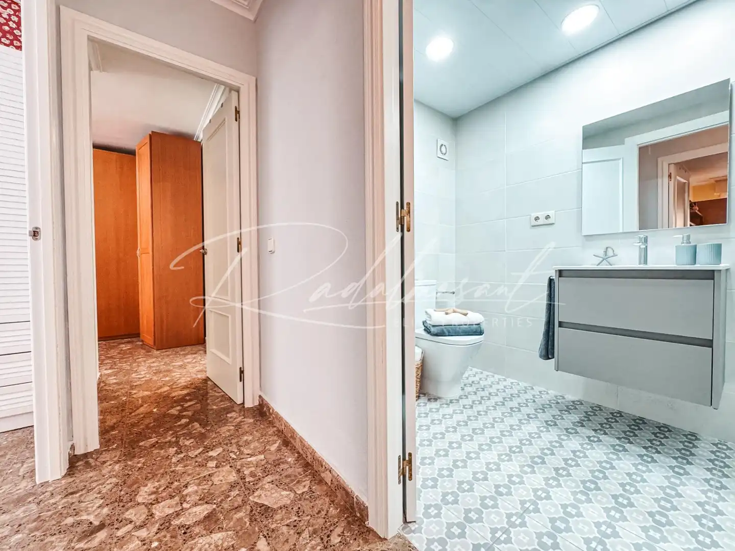 Badezimmer von Wohnung zum Verkauf in Tarragona mit Klimaanlage, Heizung und Terrasse