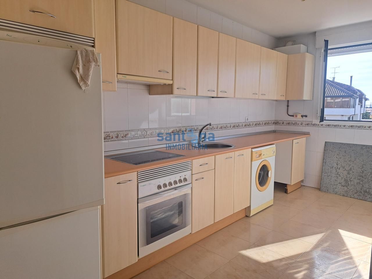 Cocina de Piso en venta en Valdefresno con Calefacción, Parquet y Terraza