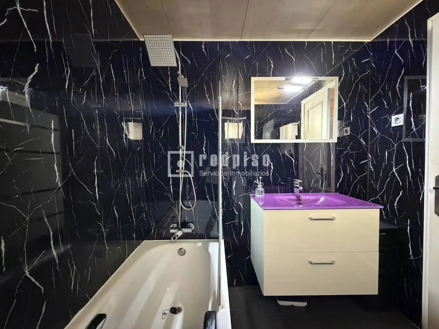 Badezimmer von Wohnung zur Miete in Málaga mit Klimaanlage, Heizung und Privatgarten