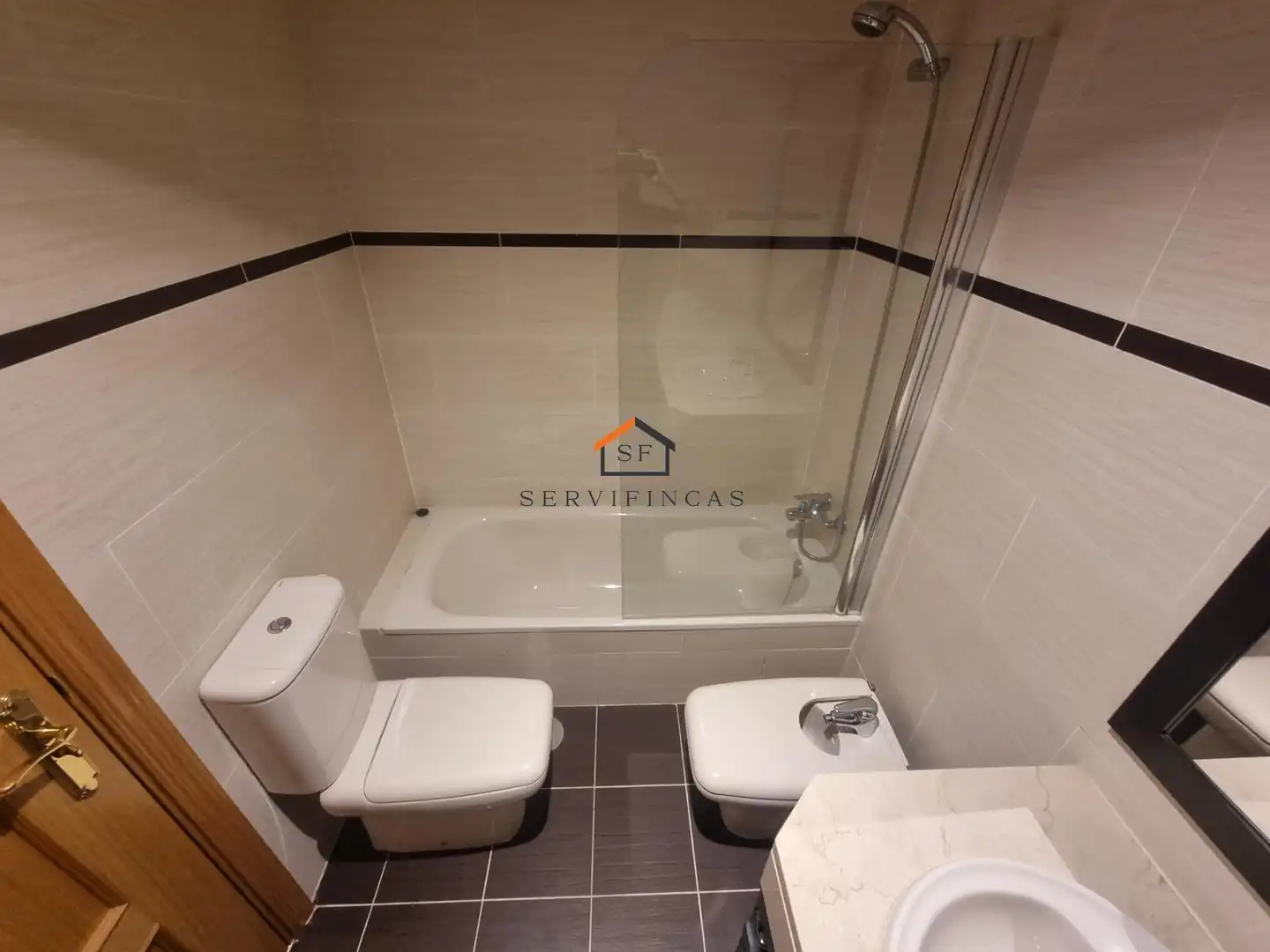 Bathroom of Flat for rent in Madrid  with Heating, Parquet flooring and Storage room
