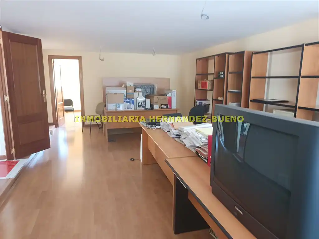 Büro zur Miete in Salamanca mit Klimaanlage, Heizung und Möbliert