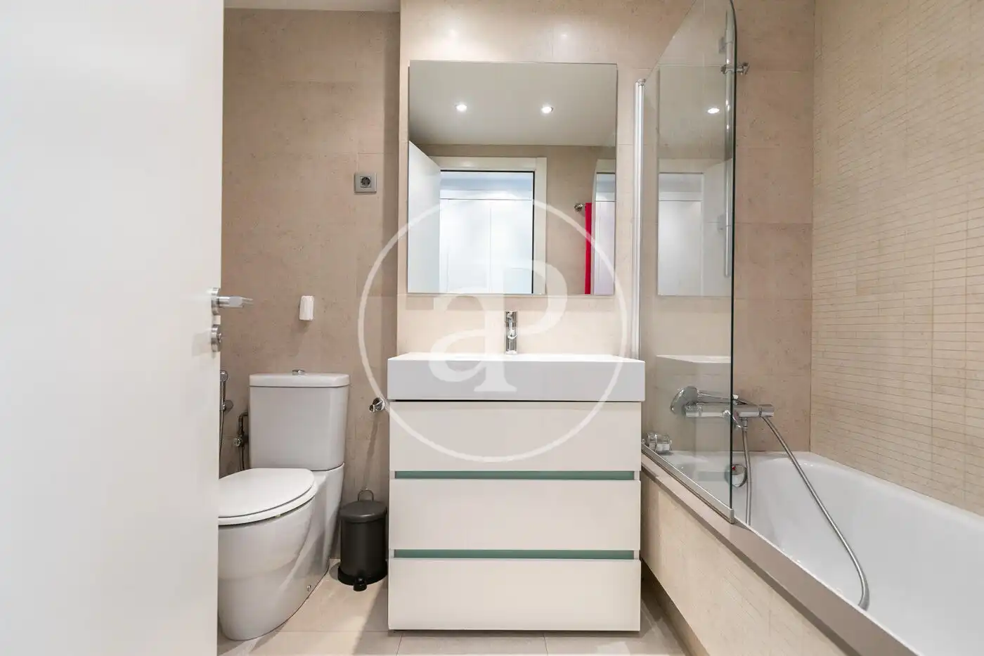 Bathroom of Flat for sale in Barcelona  with Air Conditioner, Heating and Terrace