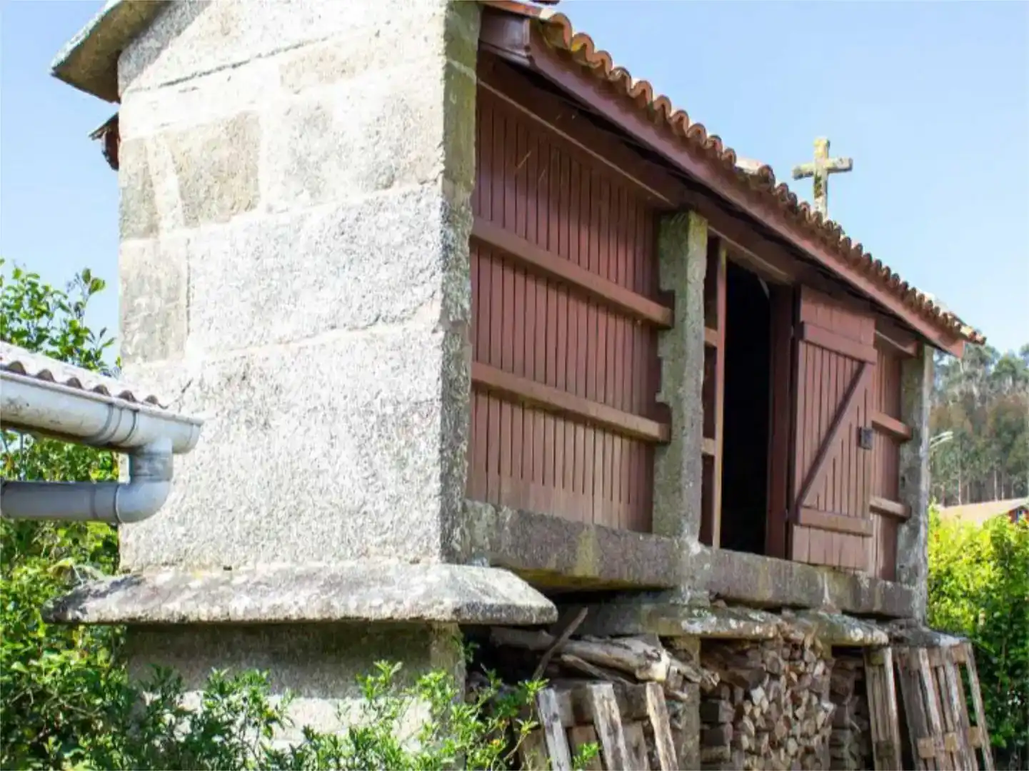Vista exterior de Pis en venda en A Baña   amb Jardí privat, Parquet i Moblat
