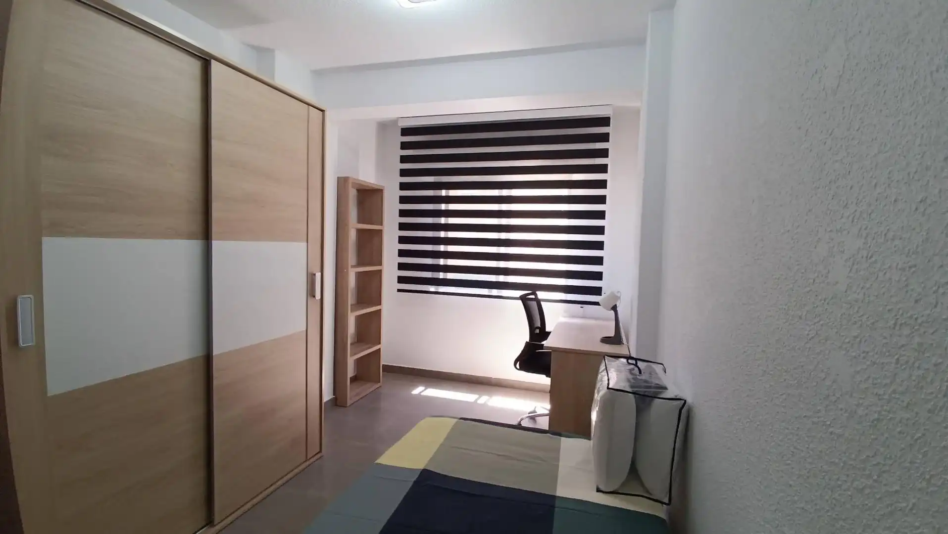 Habitación de Piso para compartir en Granada con Aire acondicionado, Terraza y Amueblado