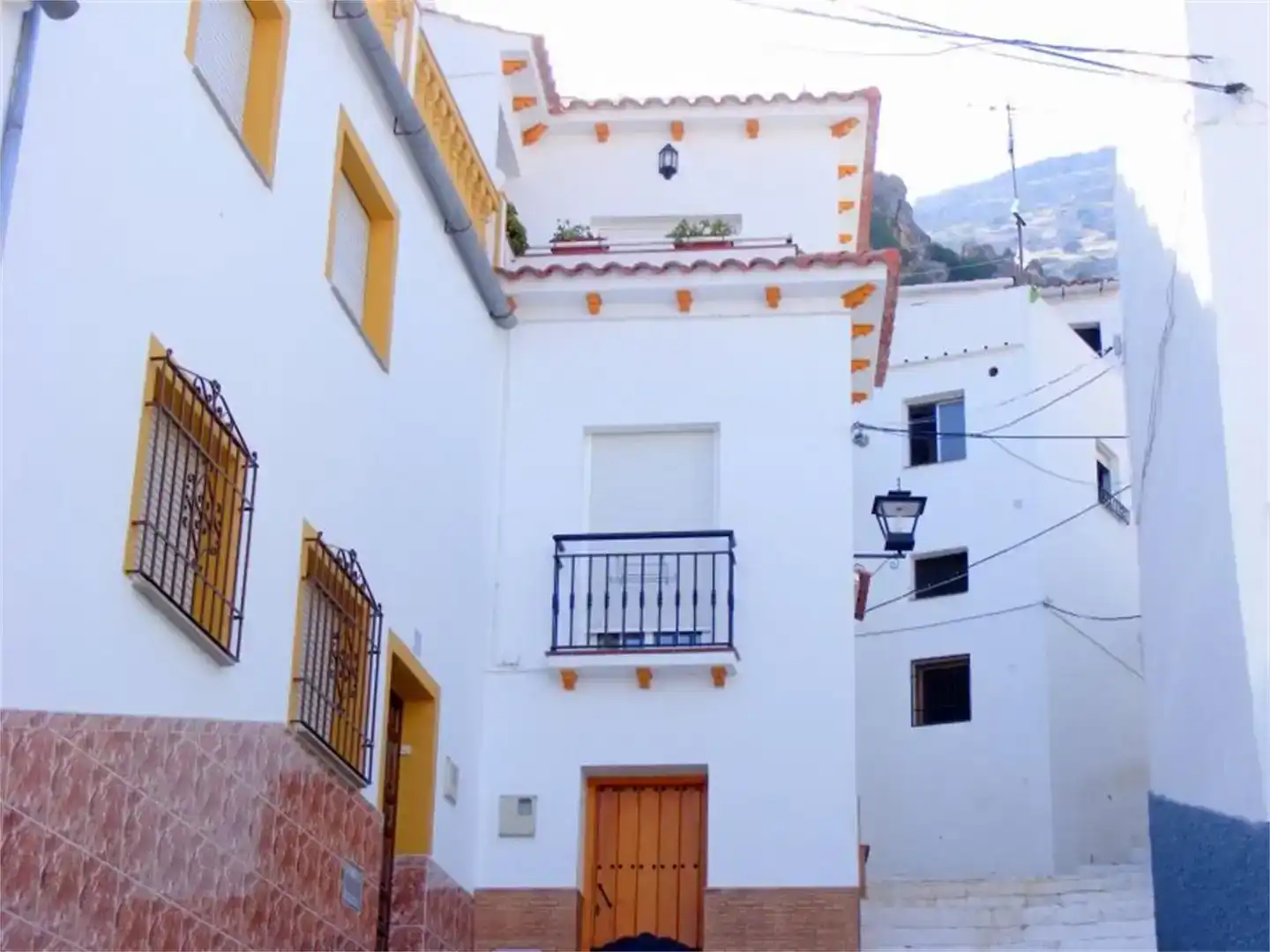 Vista exterior de Casa adosada en venda en Benaoján amb Aire condicionat i Balcó