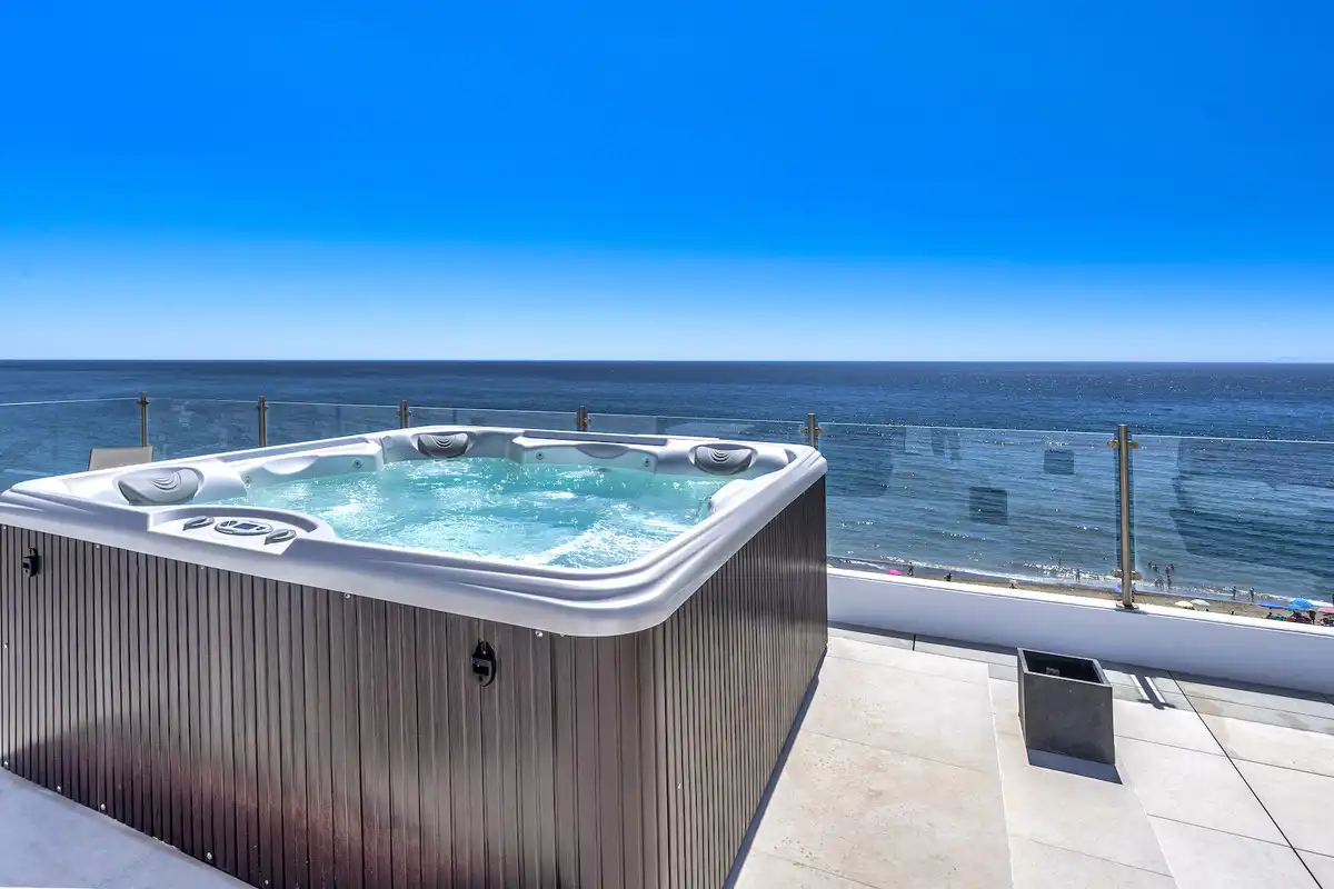 Penthouse with lift for sale in Estepona Pueblo