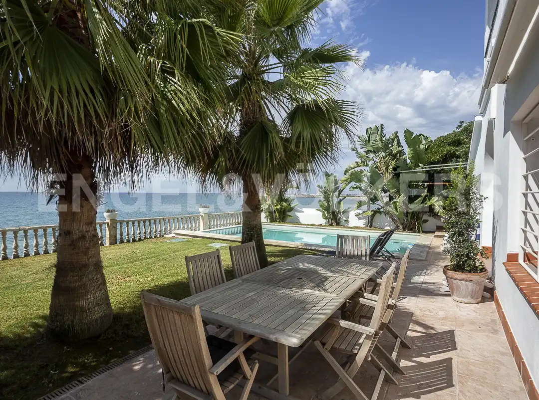 Terrassa de Casa o xalet en venda en Vilanova i la Geltrú amb Calefacció, Jardí privat i Piscina