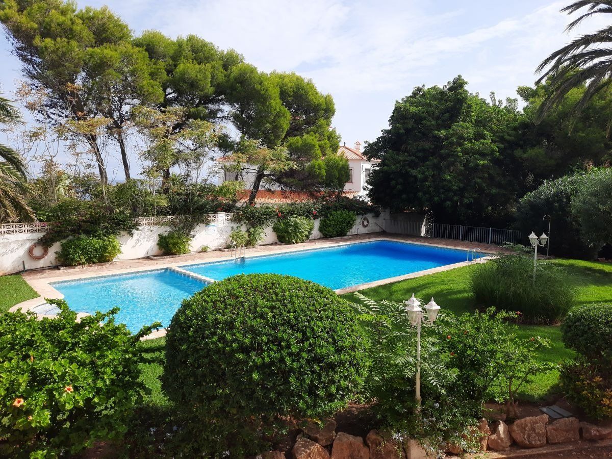 Piscina de Dúplex de alquiler en Dénia con Aire acondicionado, Calefacción y Jardín privado