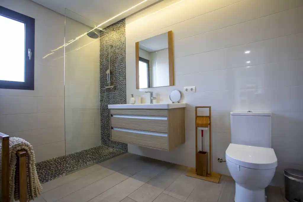 Baño de Finca rústica en venta en Sa Pobla con Aire acondicionado, Jardín privado y Terraza