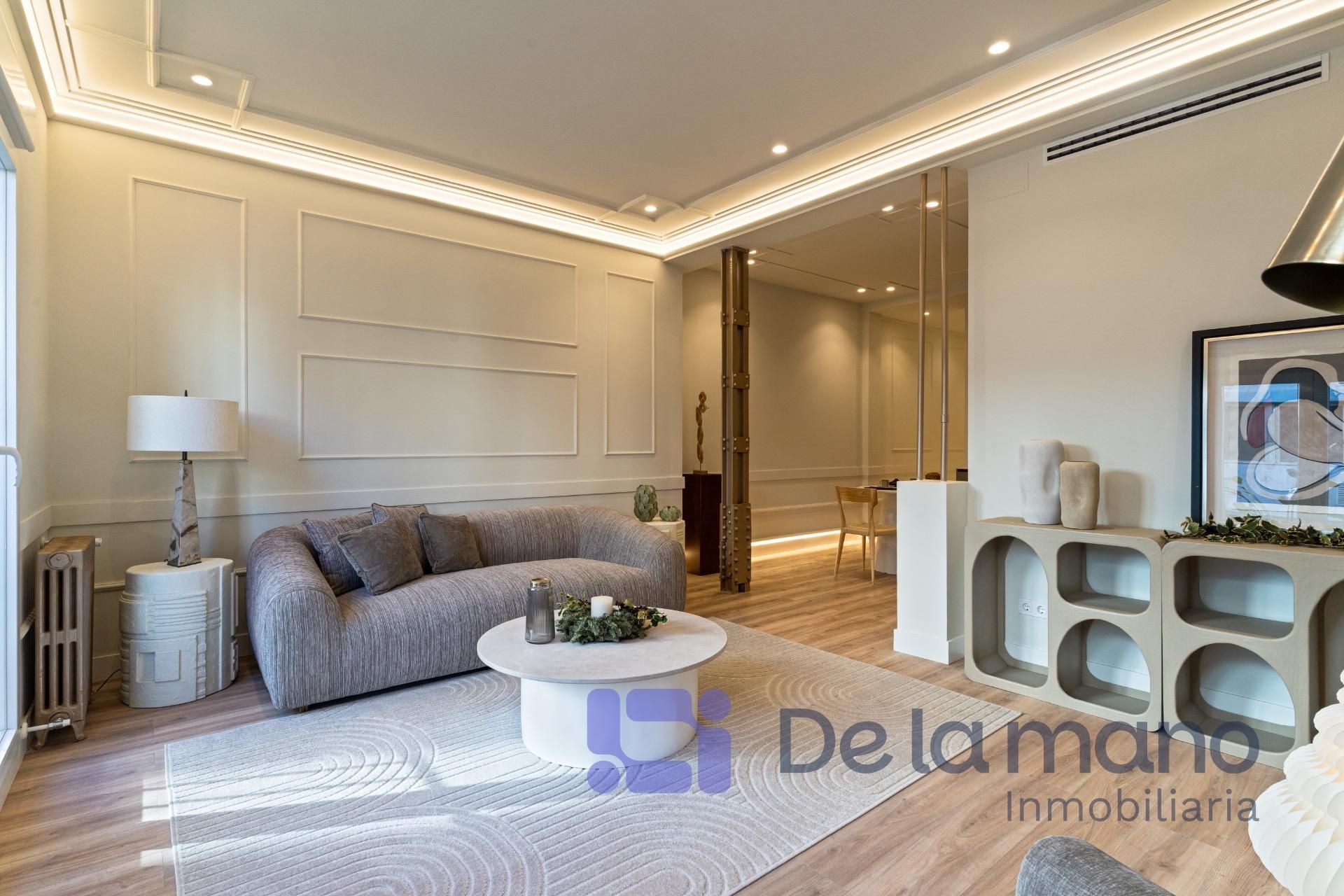 Sala de estar de Piso en venta en  Madrid Capital con Aire acondicionado y Balcón