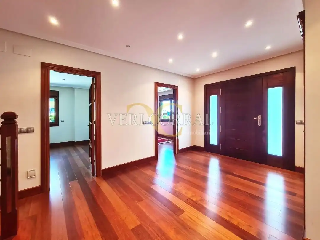 Casa o chalet en venta en Oviedo  con Calefacción, Jardín privado y Terraza