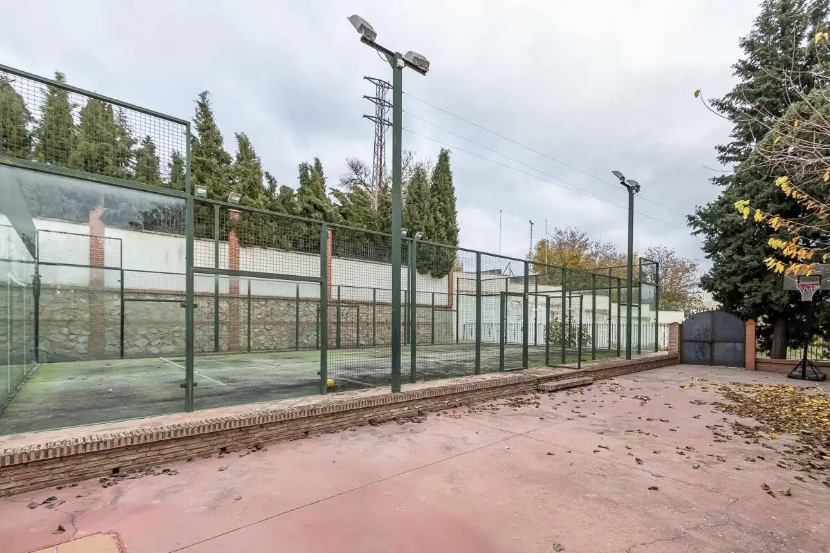 Außenansicht von Wohnung zur Miete in Jun mit Klimaanlage, Heizung und Privatgarten