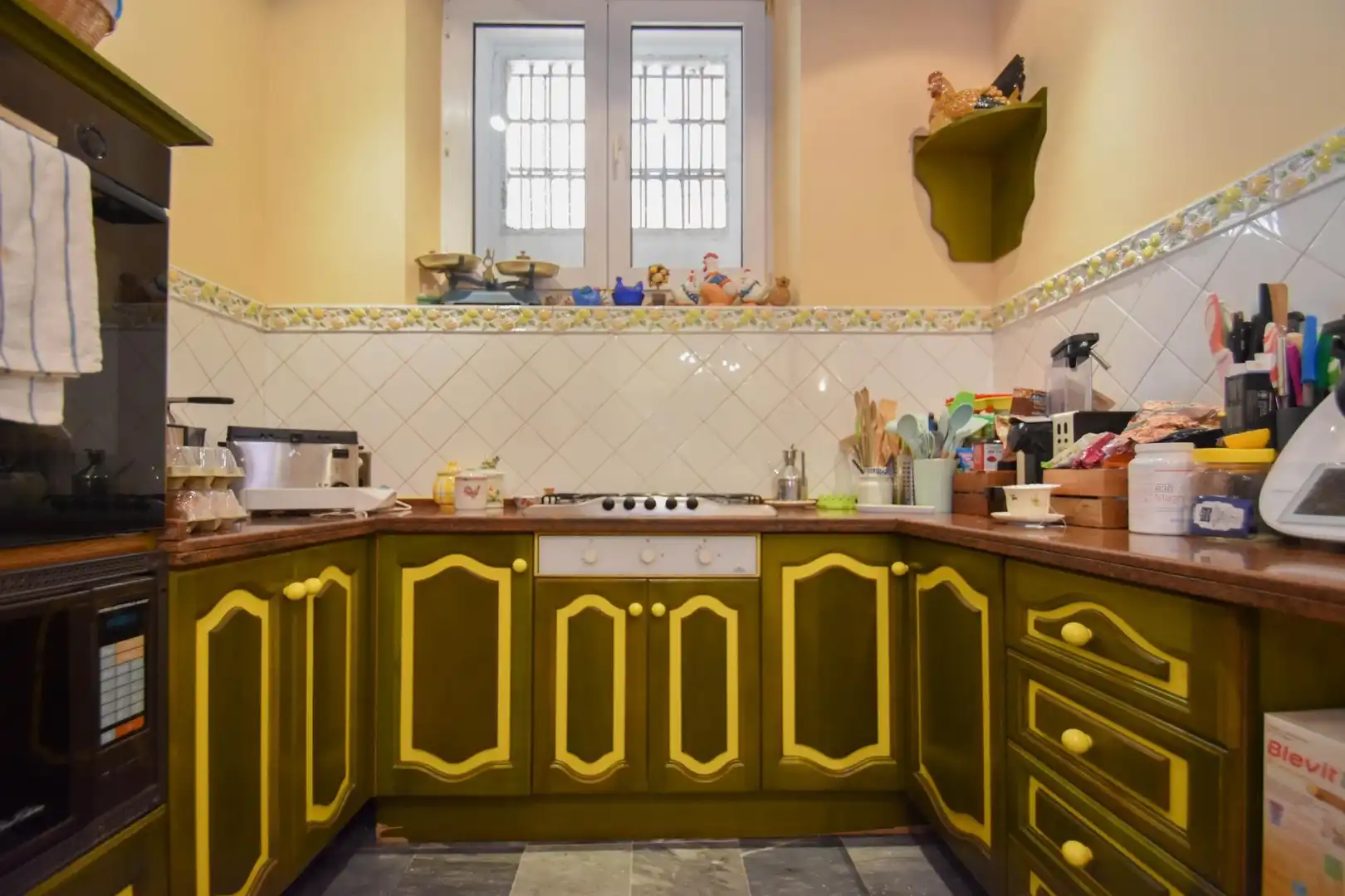 Kitchen of Buildings for sale in Almuñécar