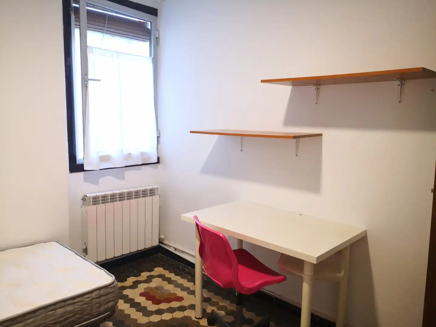 Habitación de Piso de alquiler en Zaragoza con Calefacción, Amueblado y Horno
