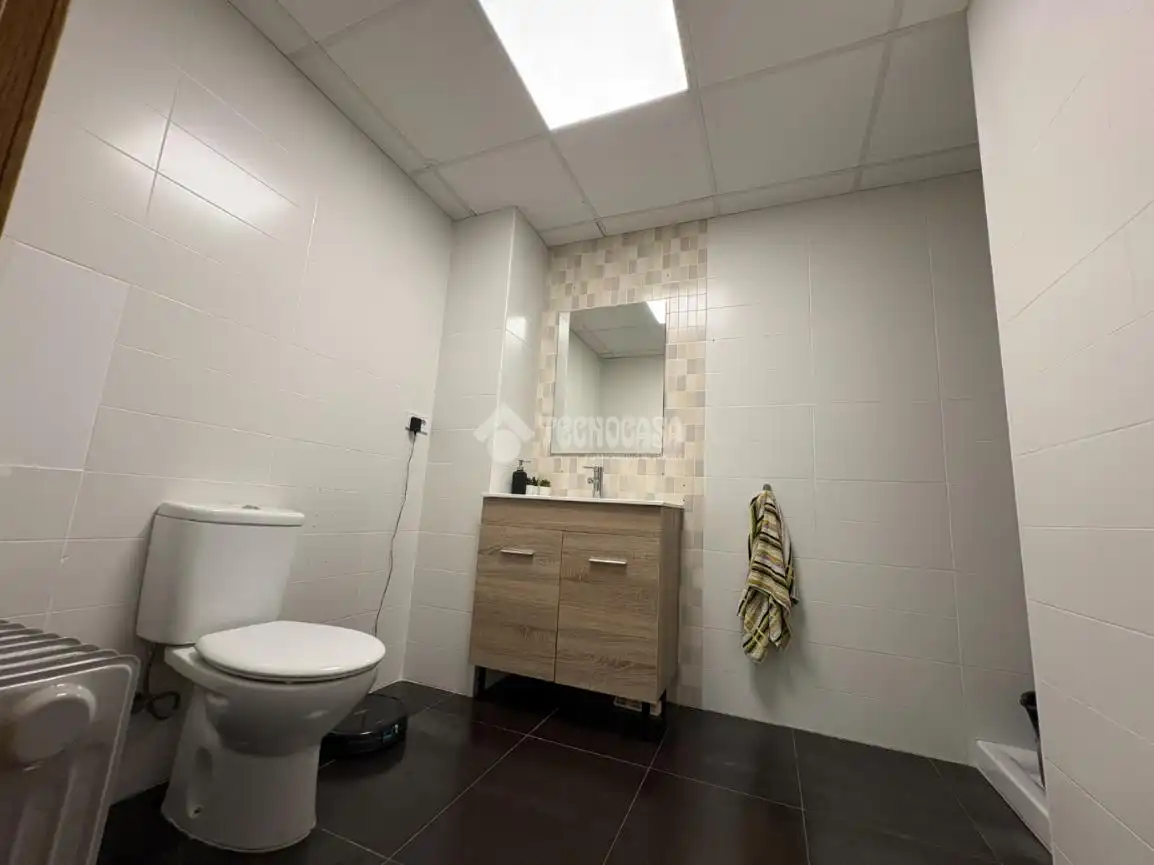 Bathroom of Commercial properties for rent in Xirivella  with Air Conditioner