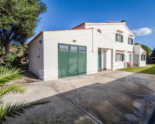 Vista exterior de Casa o xalet en venda en Es Castell amb Jardí privat i Terrassa