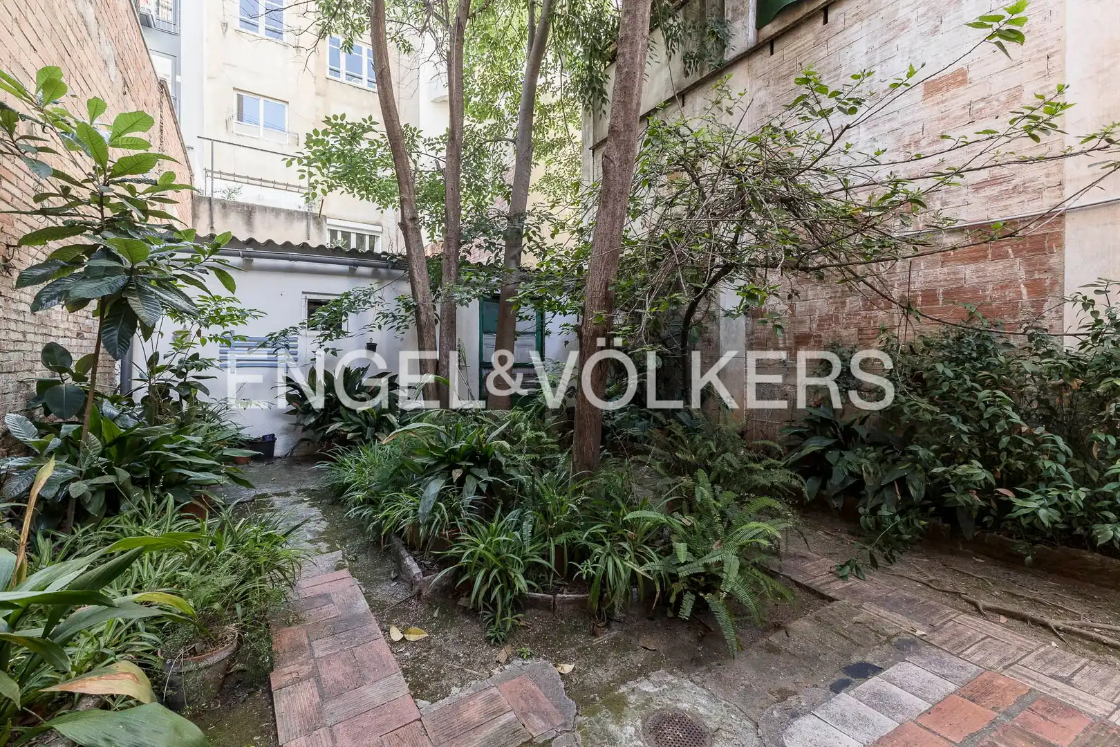 Vista exterior de Casa adosada en venta en Barcelona con Calefacción y Jardín privado