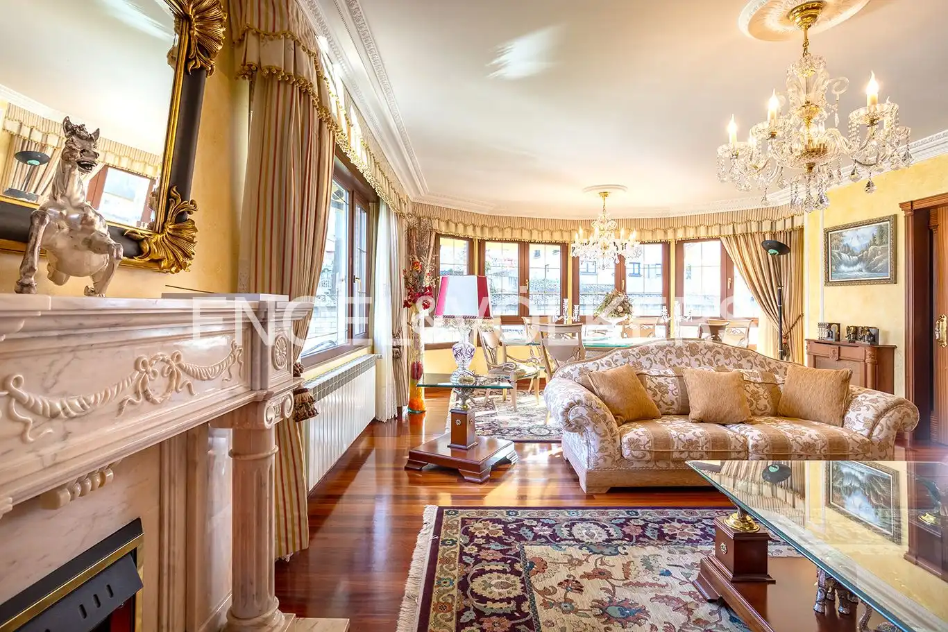 Sala d'estar de Casa o xalet en venda en Camargo amb Calefacció, Jardí privat i Parquet