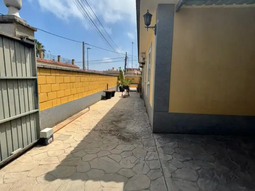 Casa con jardín en venta en Avenida de la Marina 12A, imagen 36