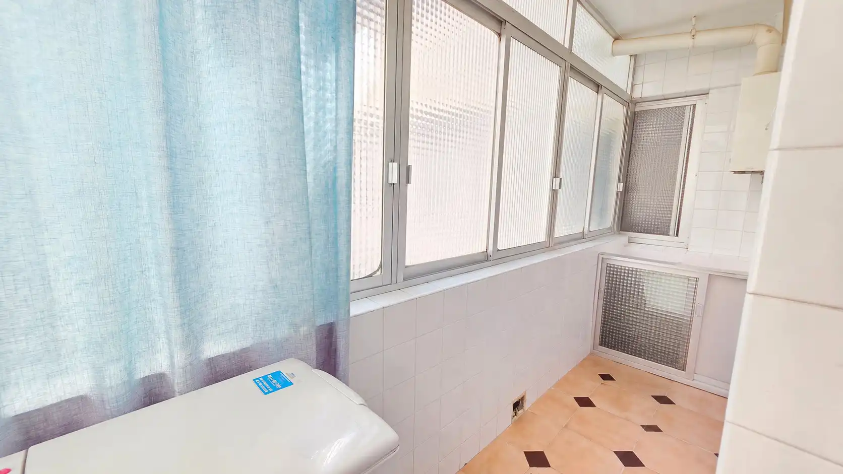Bathroom of Flat for sale in Jaén  with Air Conditioner, Heating and Terrace