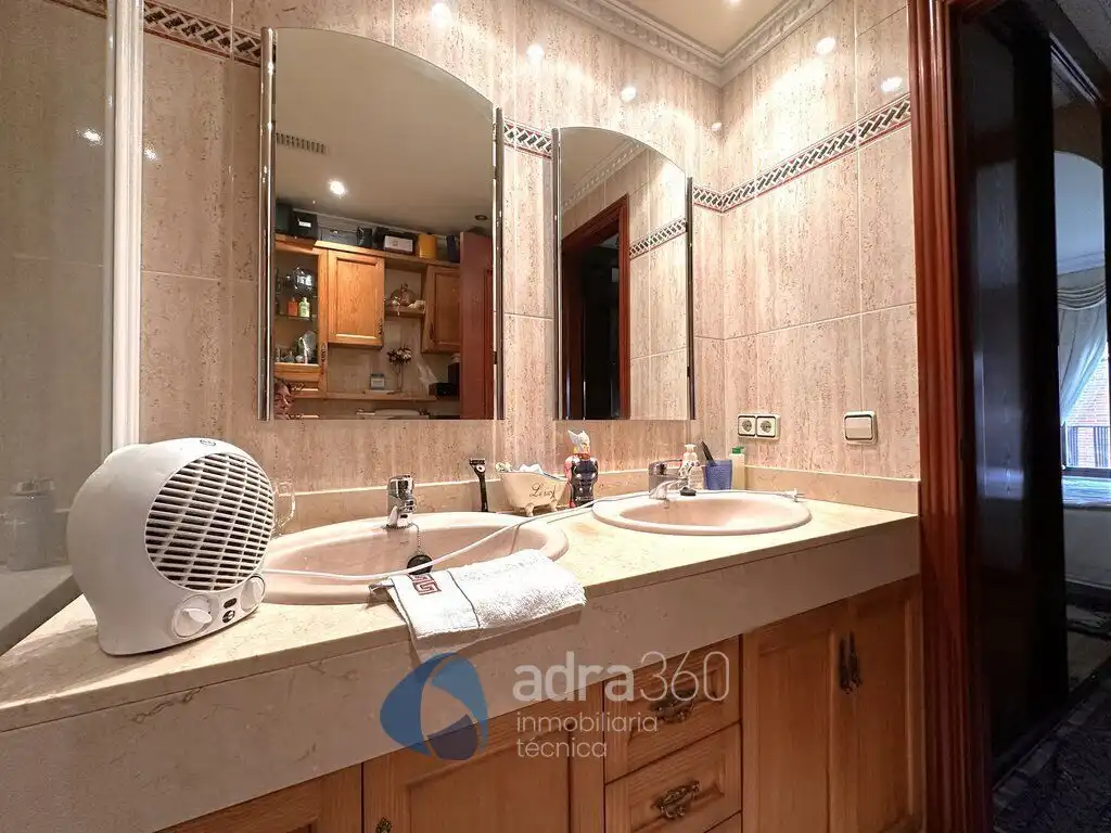 Baño de Casa o chalet en venta en  Logroño con Aire acondicionado, Calefacción y Jardín privado
