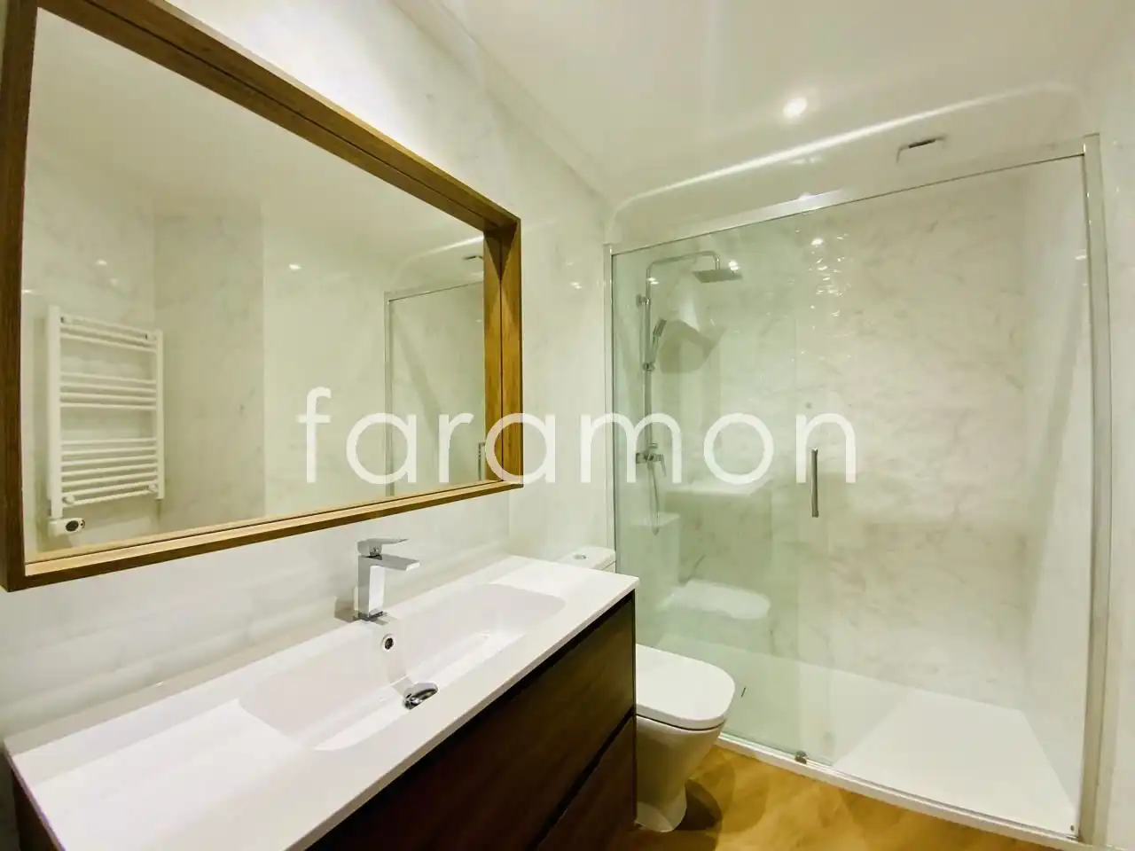Baño de Piso en venta en Sanxenxo con Terraza, Trastero y Internet