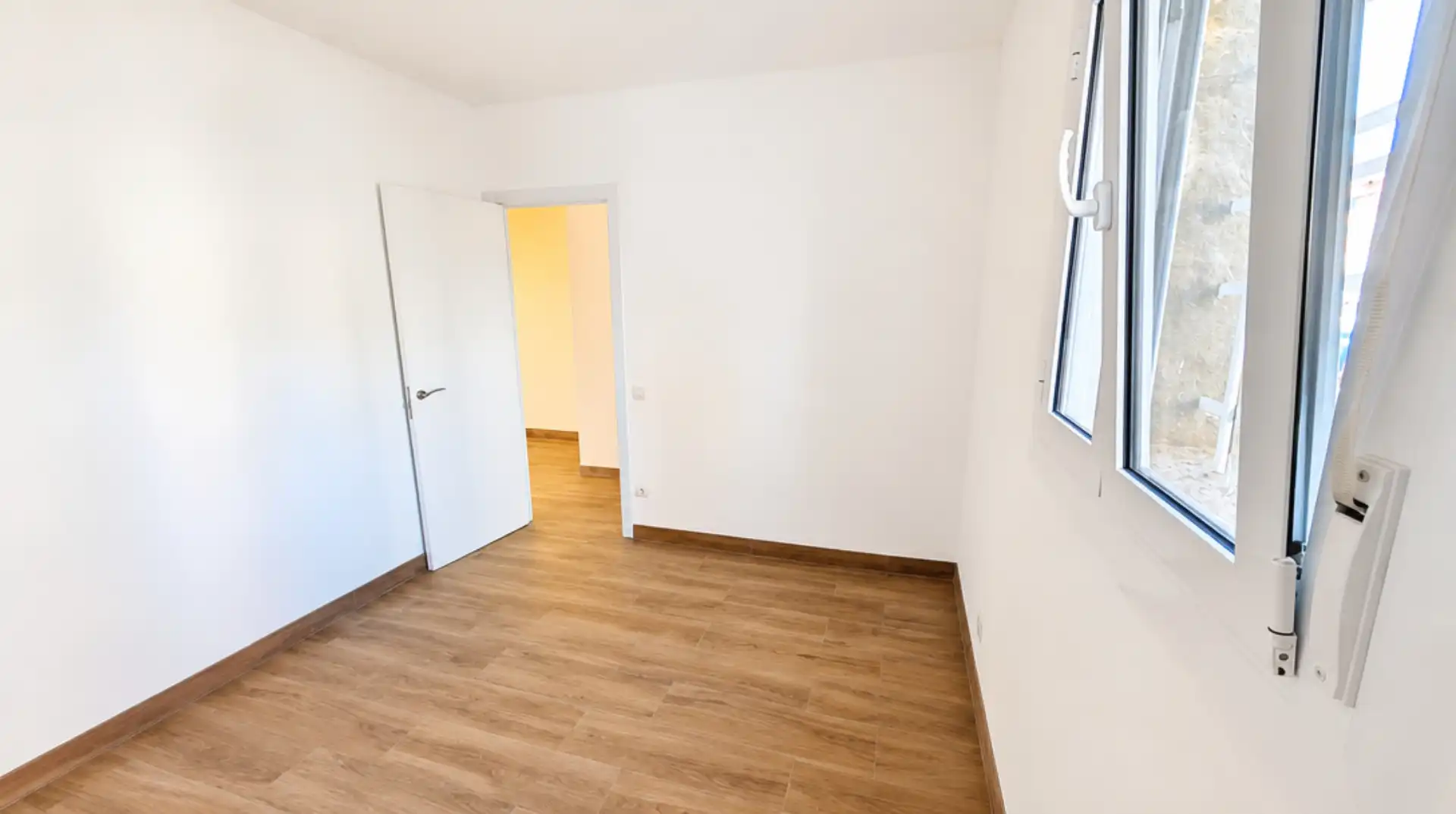Schlafzimmer von Wohnung zum Verkauf in Barcelona mit Ofen und Alarm