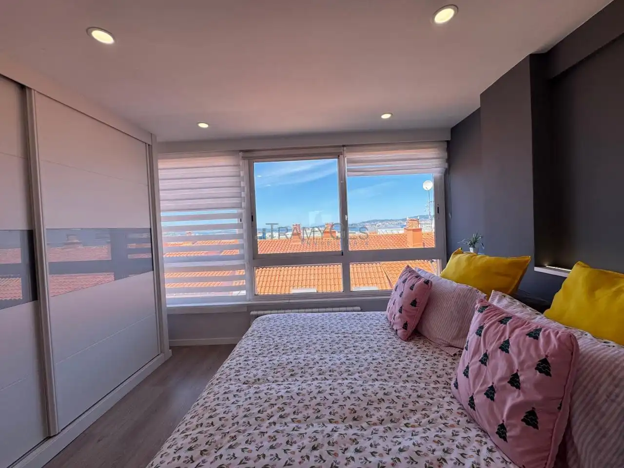 Habitación de Piso en venta en Vigo  con Calefacción, Terraza y Trastero