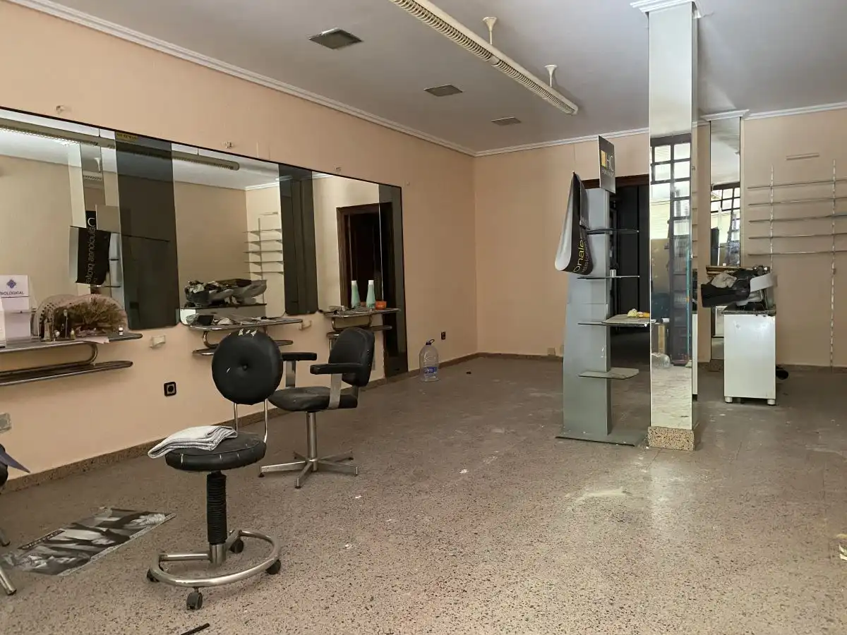 Local comercial en venta en Juan Carlos I 42, imagen 2